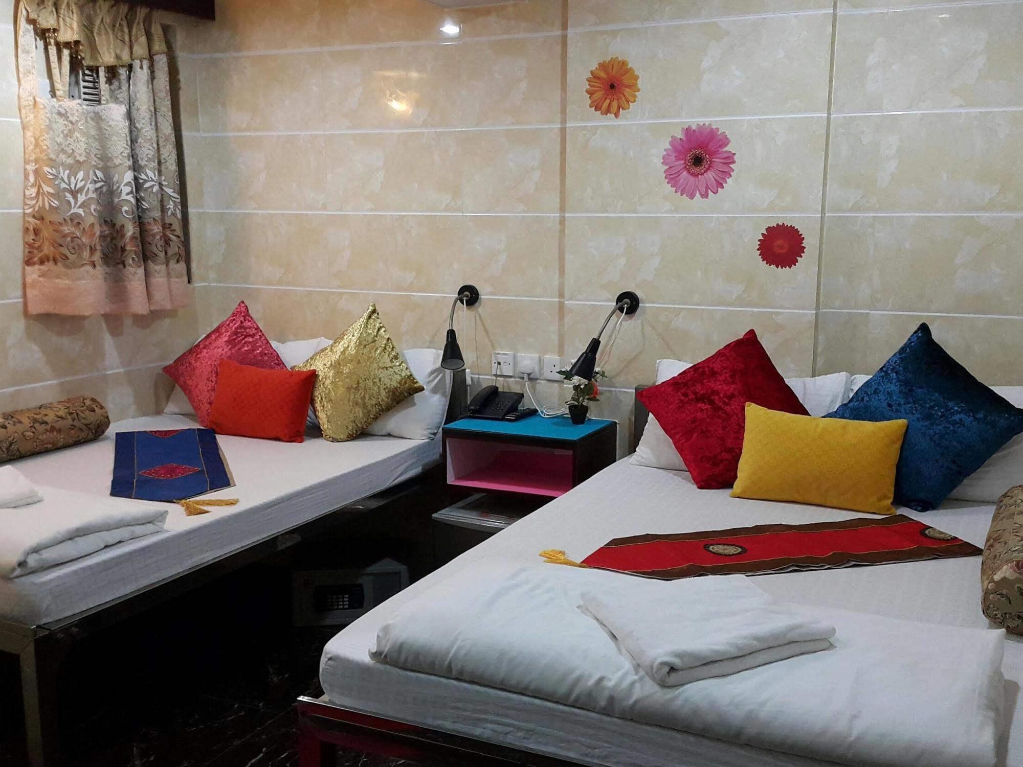 Ranjeet Guest House Гонконг Экстерьер фото